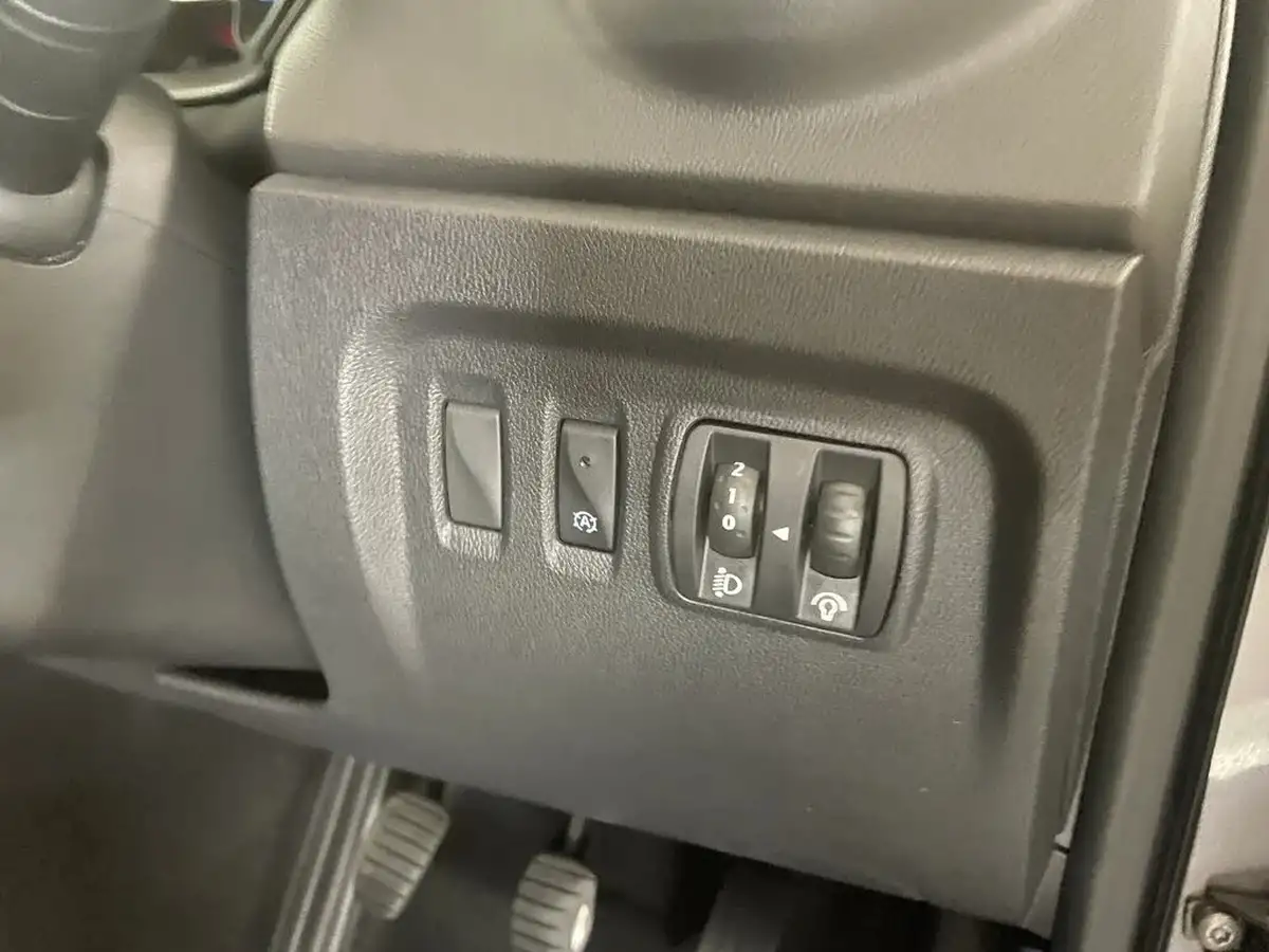 2019-renault-captur-09-tce-iconic-big-21