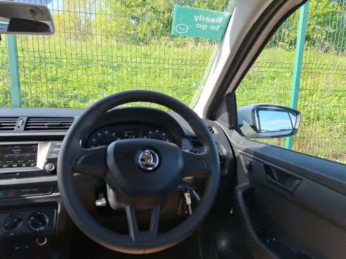 2017-skoda-fabia-10-mpi-s-hatchback-big-6