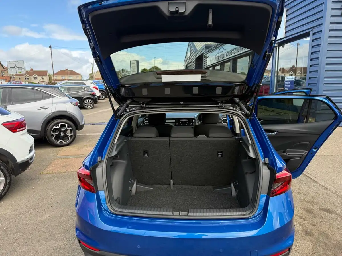 2023-skoda-fabia-10-mpi-colour-edition-big-12
