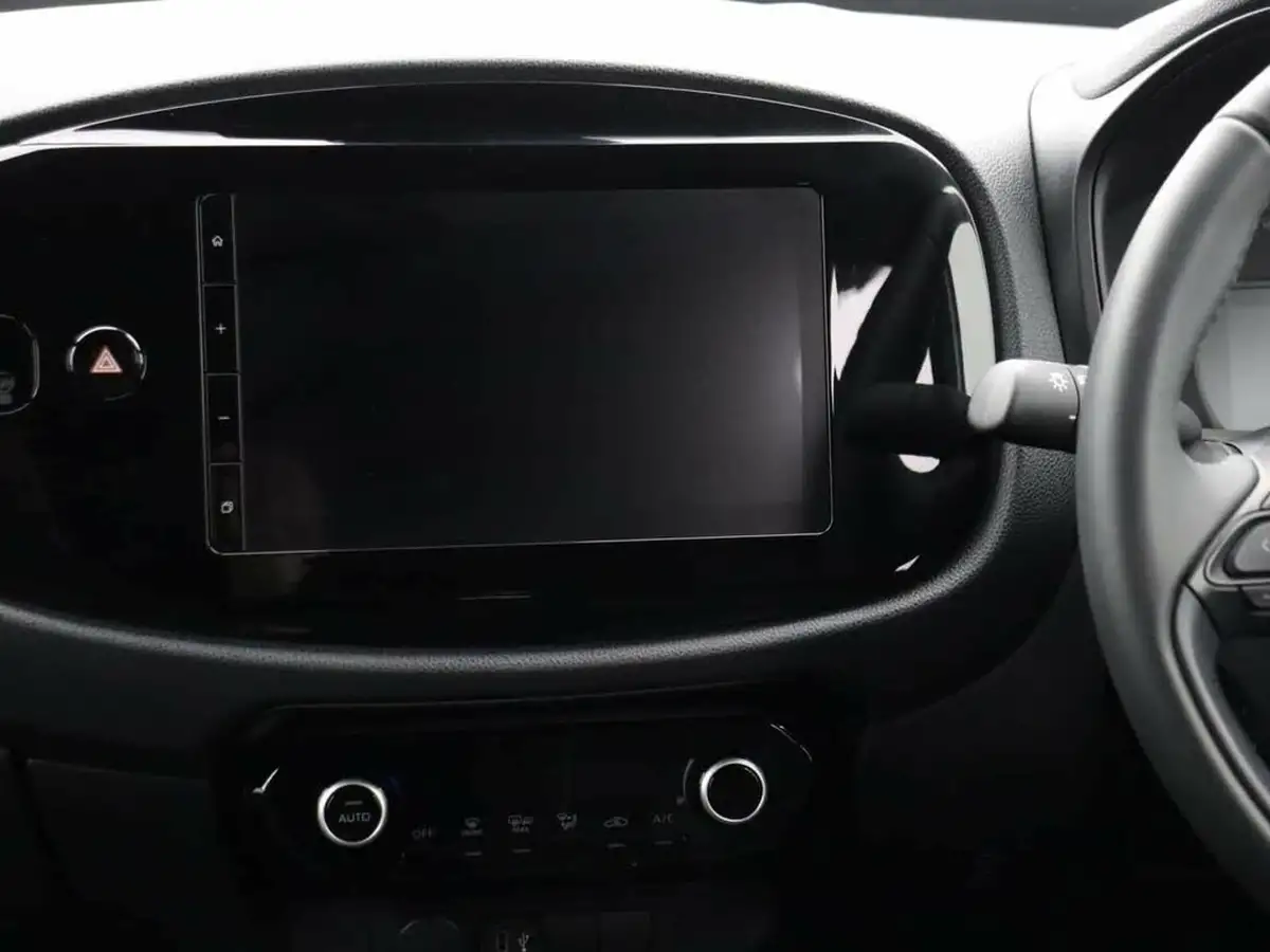 2024-toyota-aygo-x-10-vvt-i-edge-big-8