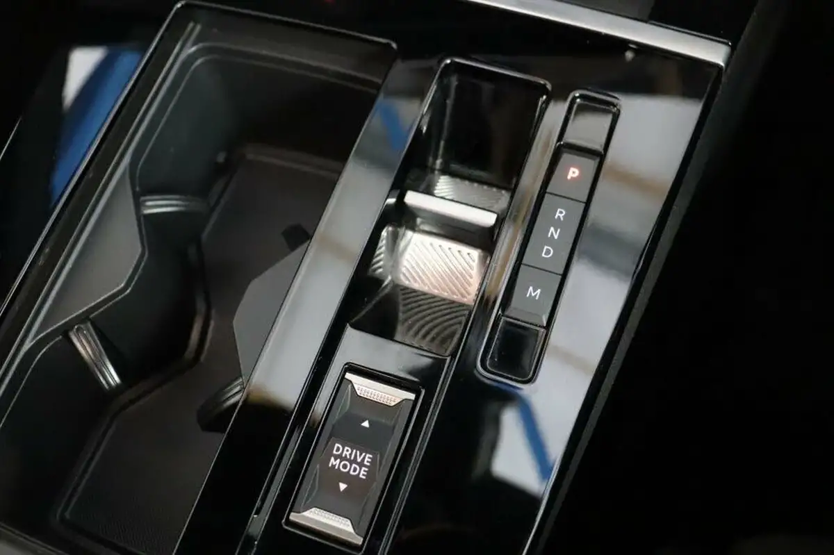 2022-vauxhall-astra-12-turbo-ultimate-auto-big-27