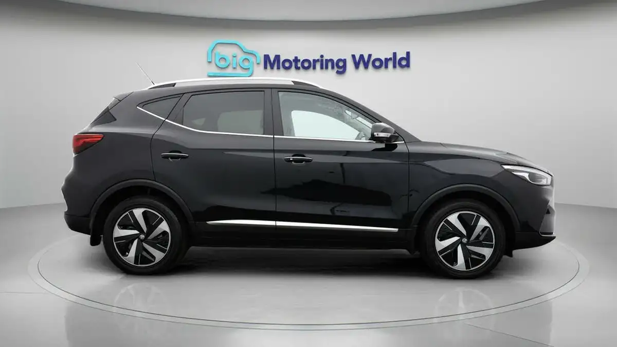 2023-mg-zs-suv-e-trophy-connect-ev-156ps-long-range-big-7
