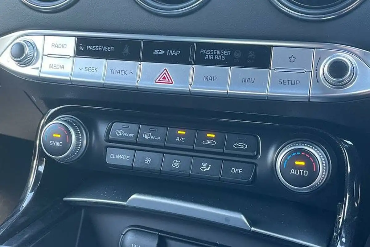2019-kia-stinger-20-t-gdi-gt-line-244bhp-big-29