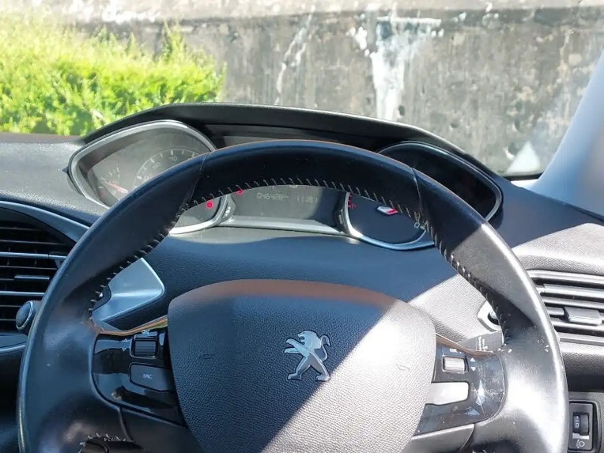 2019-peugeot-308-12-puretech-allure-130bhp-big-9