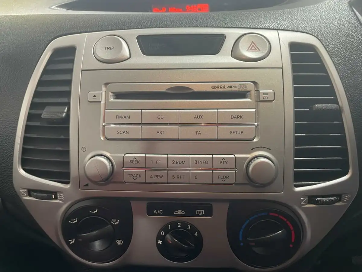 2010-hyundai-i20-12-comfort-5d-big-39