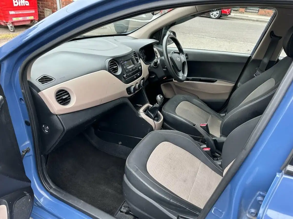 2015-hyundai-i10-10-s-big-33