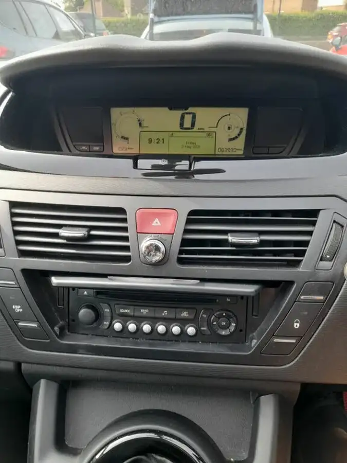 2013-citroen-c4-picasso-16hdi-platinum-big-15