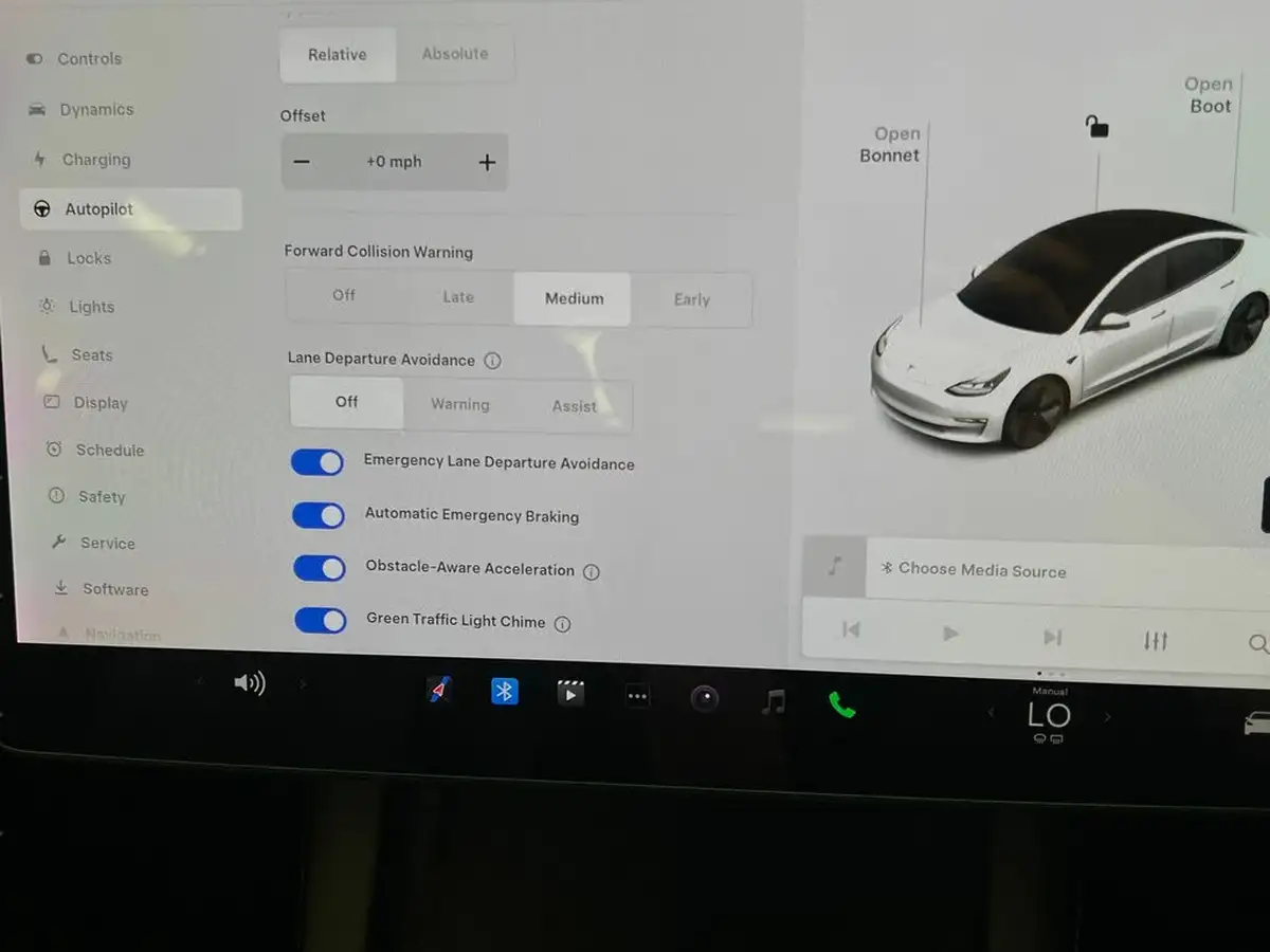 2020-tesla-model-3-e-long-range-big-25
