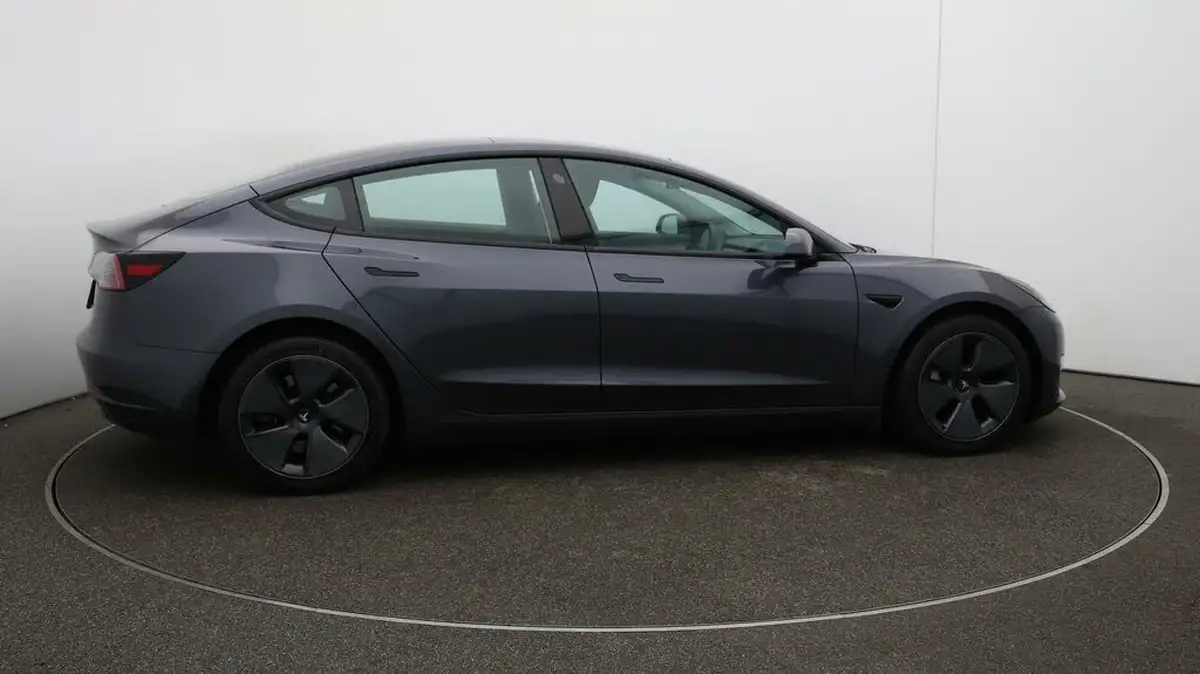 2022-tesla-model-3-e-long-range-big-48