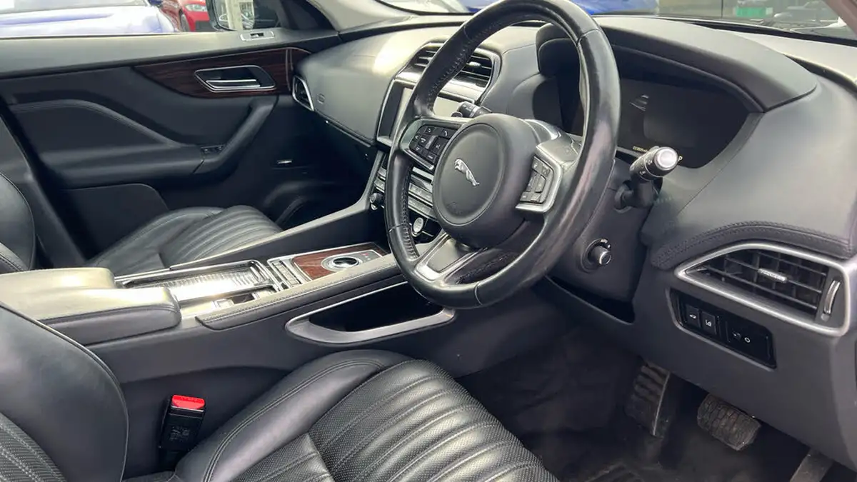 2017-jaguar-f-pace-30td-portfolio-big-21