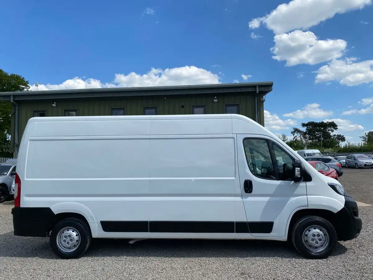 2019-peugeot-boxer-20-bluehdi-professional-335-l3-h2-big-22