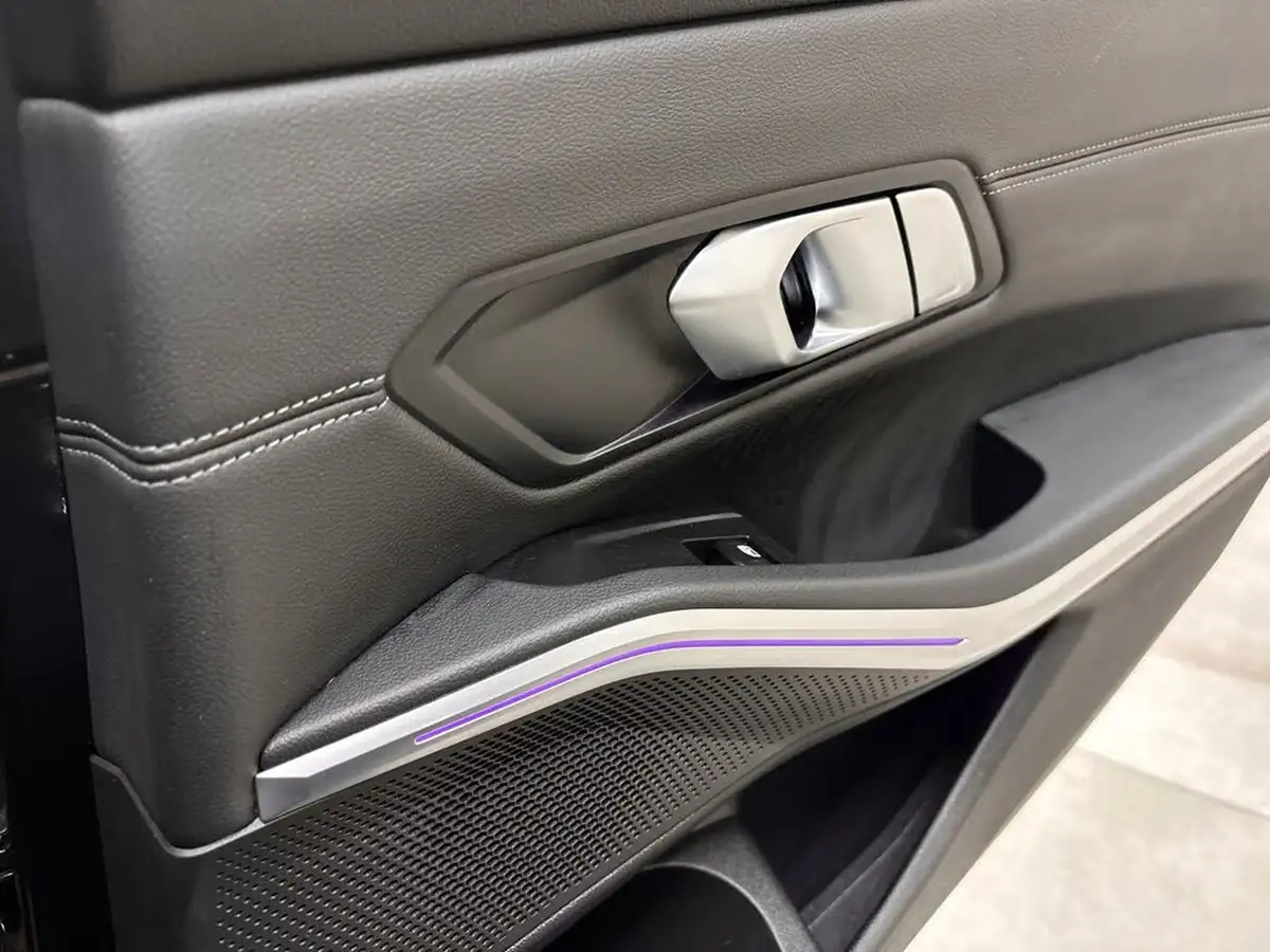 2020-bmw-3-series-20-330e-m-sport-saloon-4d-big-32