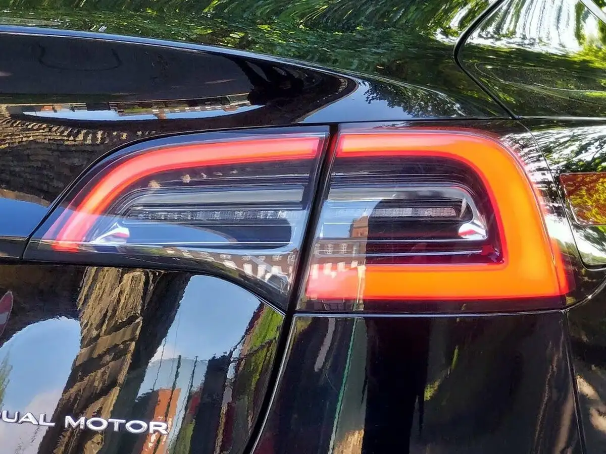 2021-tesla-model-3-e-long-range-4x4-big-23