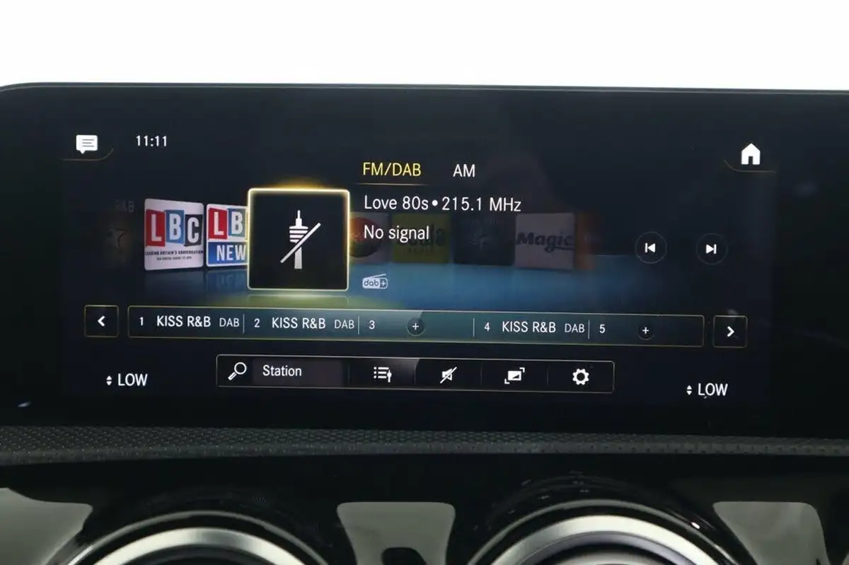 2023-mercedes-benz-cla-13-cla-200-amg-line-shooting-brake-5d-big-35