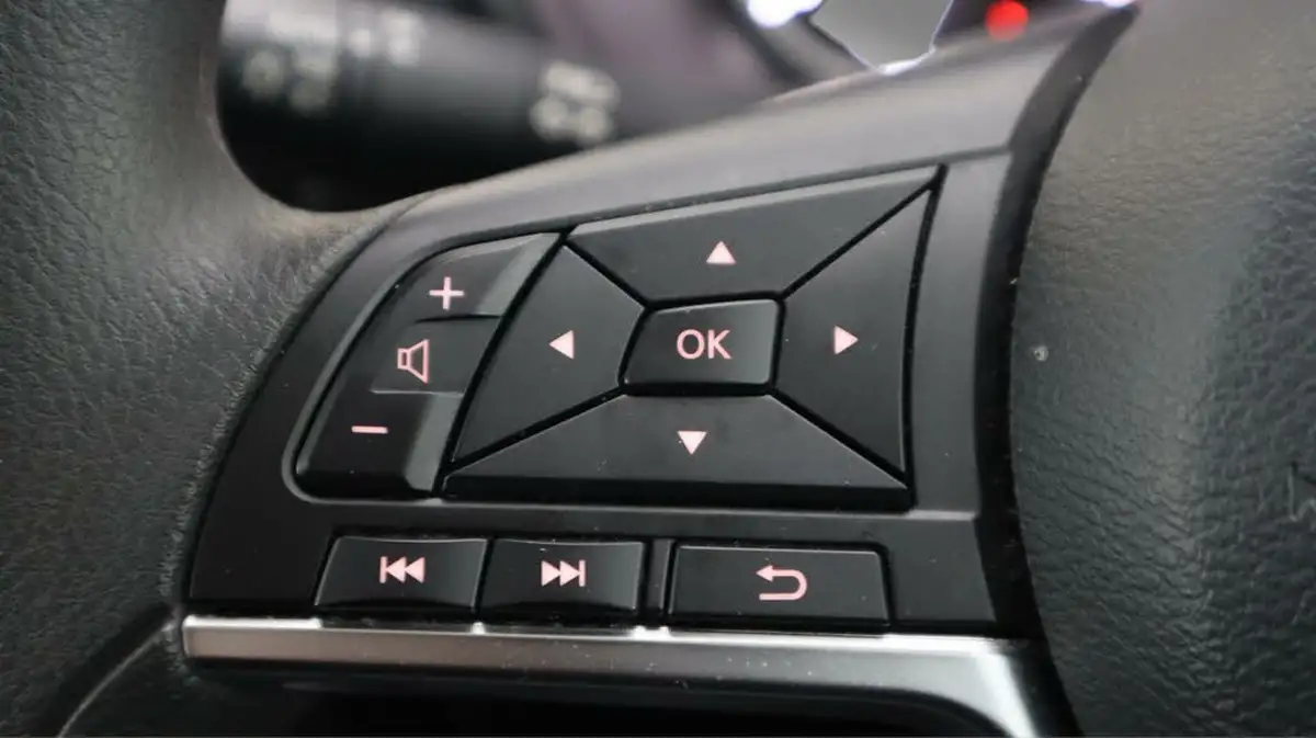 2021-nissan-juke-10-dig-t-visia-big-20