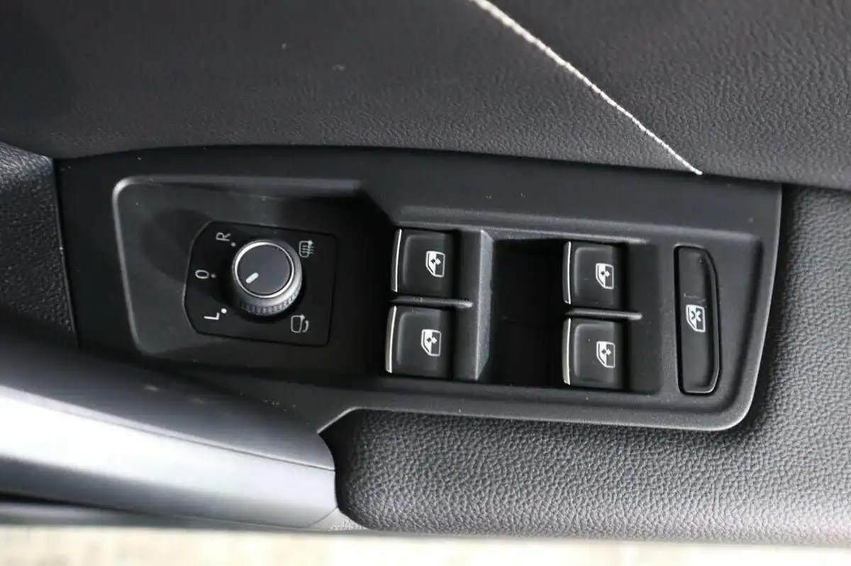 2021-volkswagen-tiguan-15-tsi-r-line-big-23