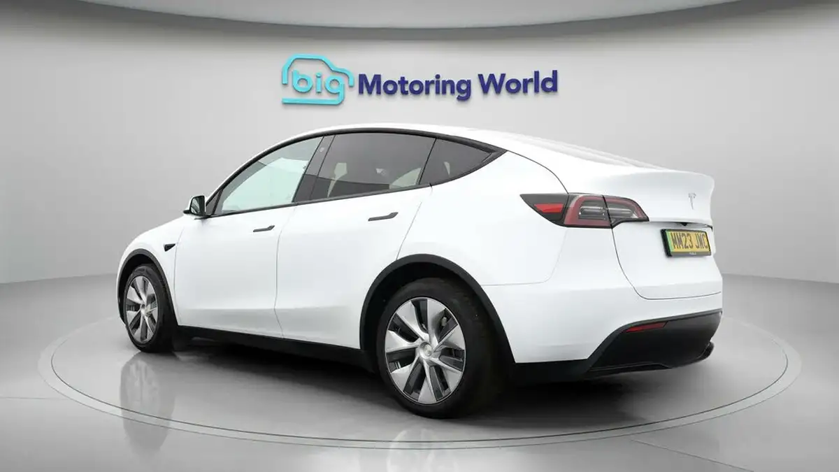 2023-tesla-model-y-e-rwd-big-4