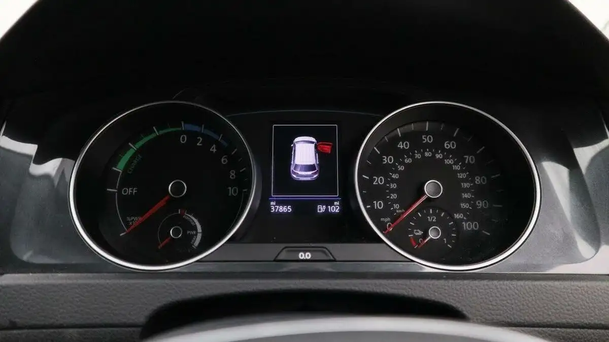 2020-volkswagen-golf-e-e-golf-big-8