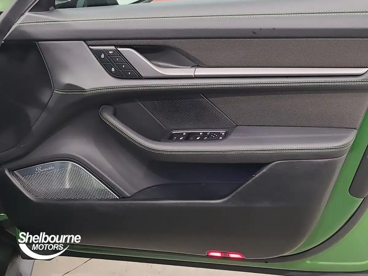 2022-porsche-taycan-e-turbo-s-big-18