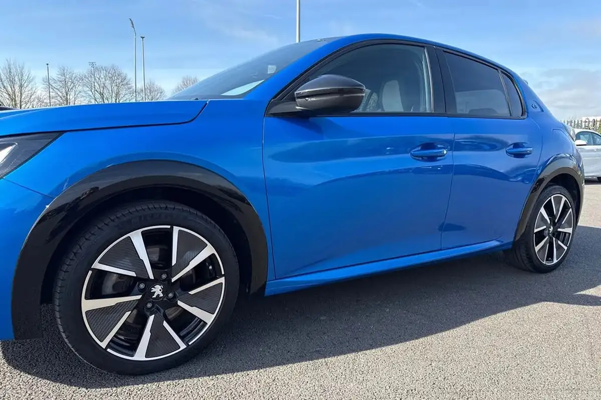 2021-peugeot-208-e-gt-premium-big-27