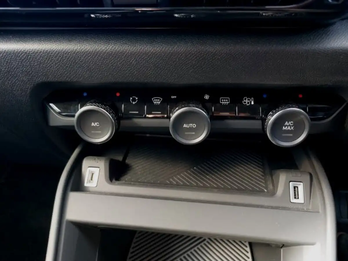 2022-citroen-c4-12-puretech-sense-plus-big-15