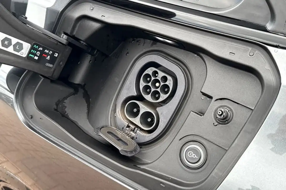 2025-audi-a6-e-tron-e-launch-edition-big-39