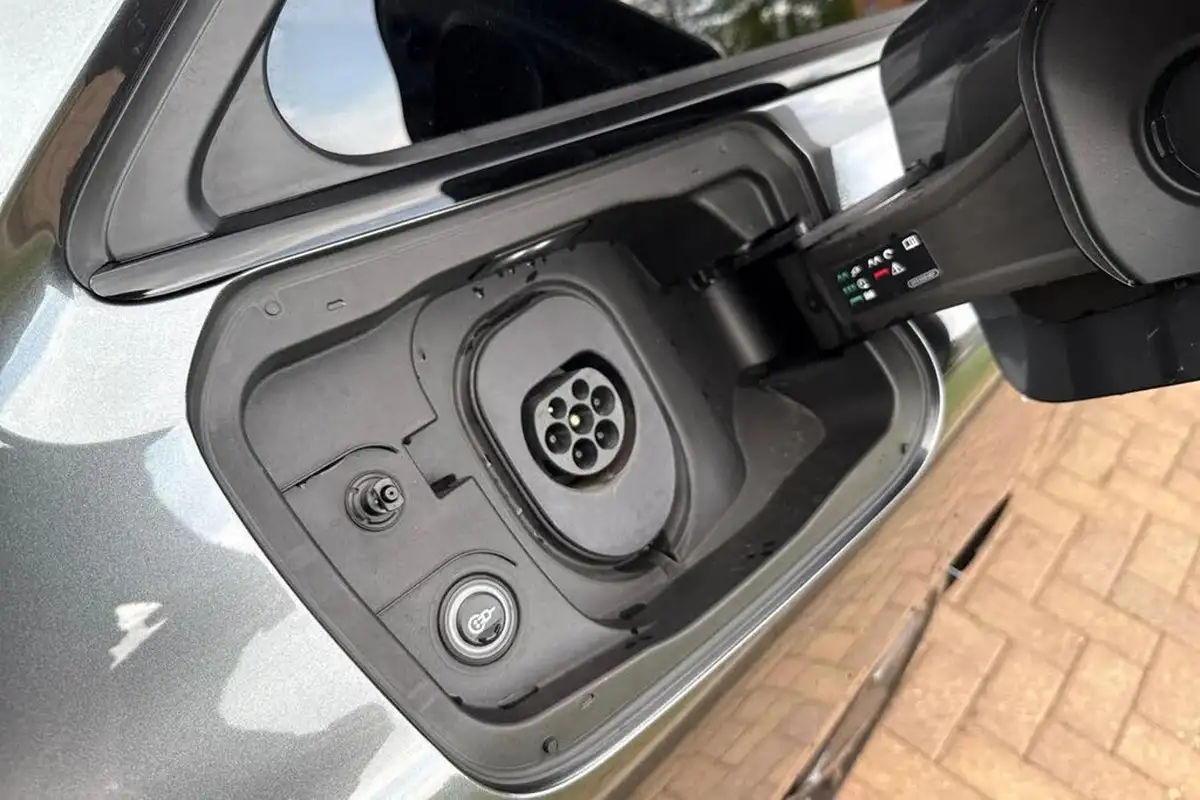 2025-audi-a6-e-tron-e-launch-edition-big-35
