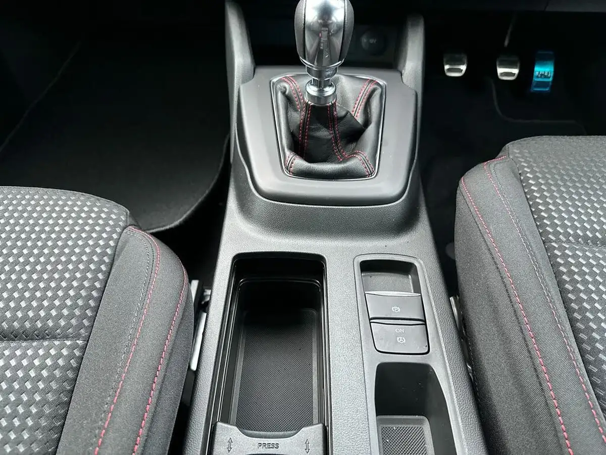 2025-ford-focus-10t-st-line-125ps-hatchback-big-32