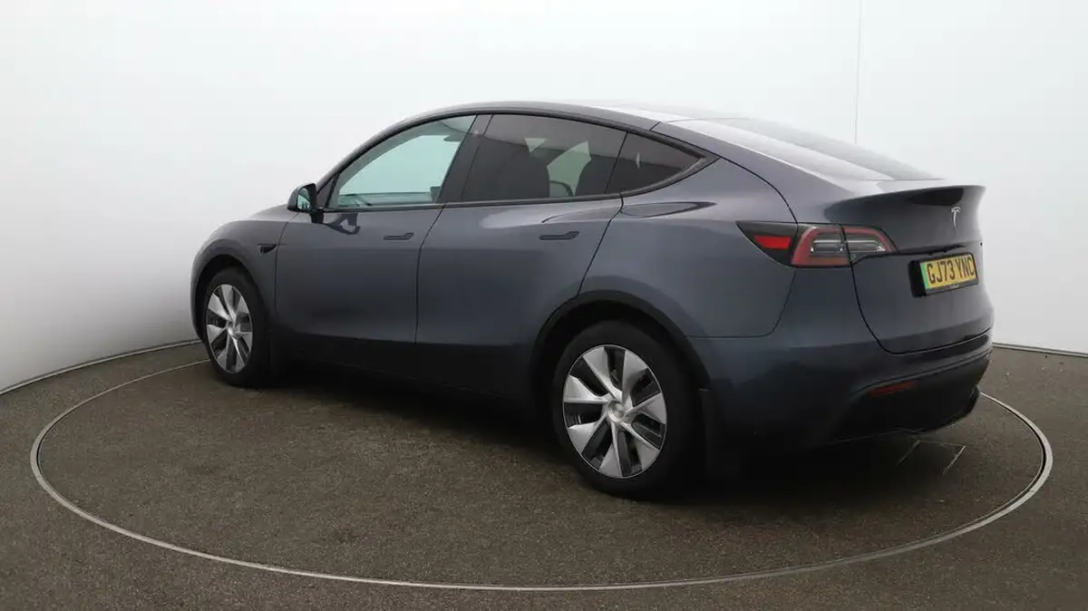2023-tesla-model-y-e-rwd-big-54