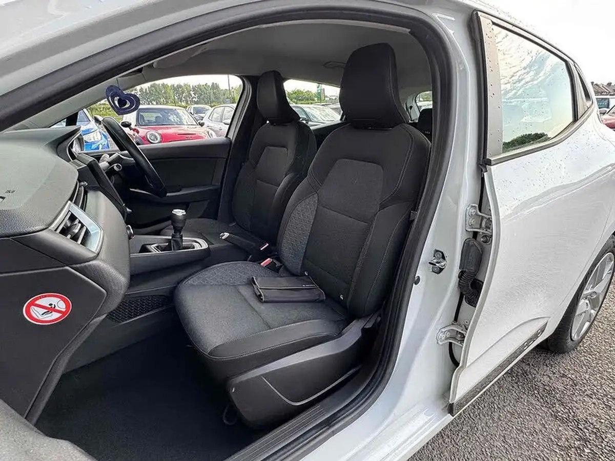 2020-renault-clio-10-sce-play-75bhp-big-25