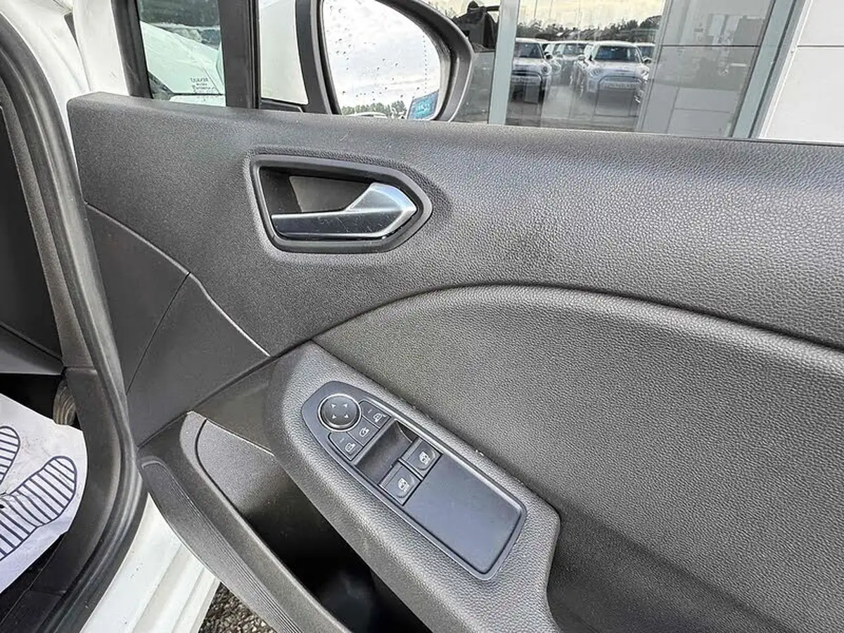 2020-renault-clio-10-sce-play-75bhp-big-21