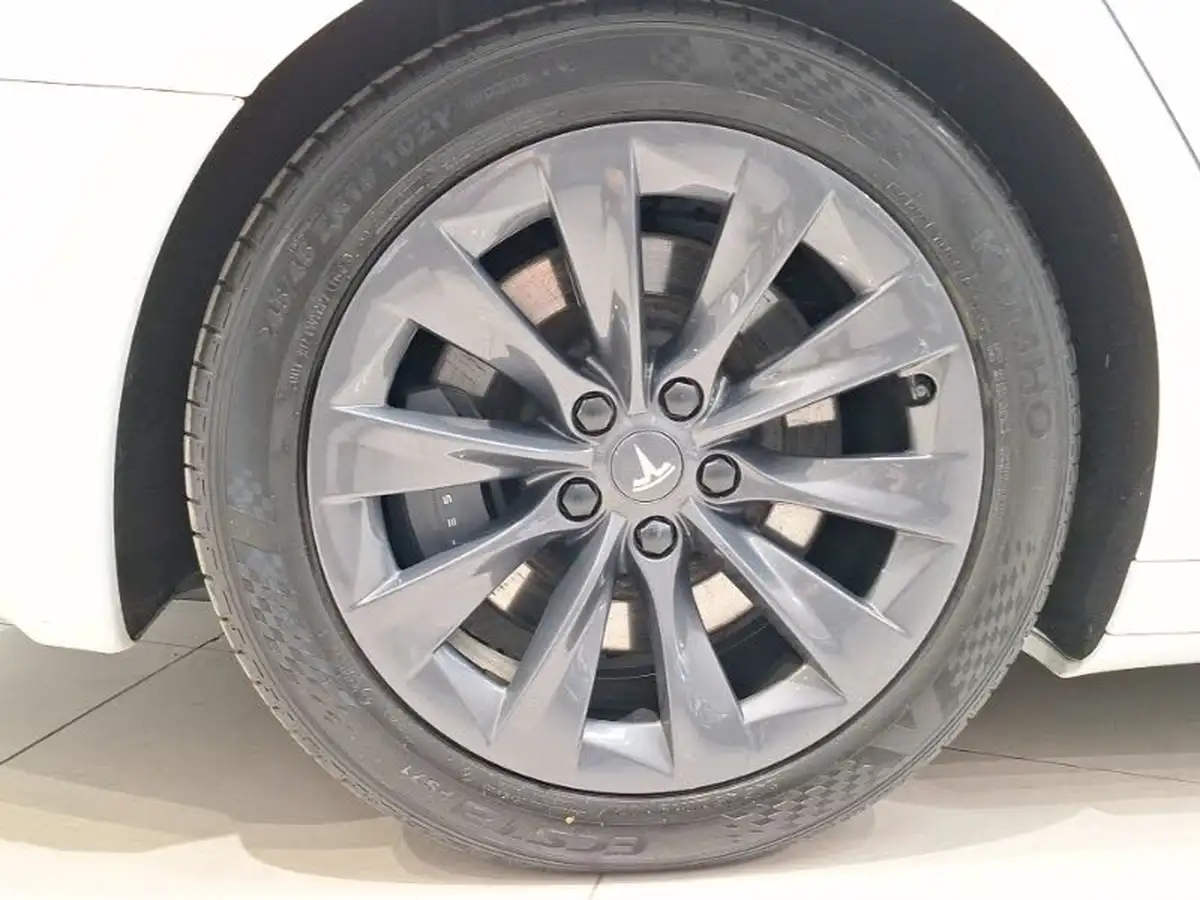 2019-tesla-model-s-e-long-range-big-11