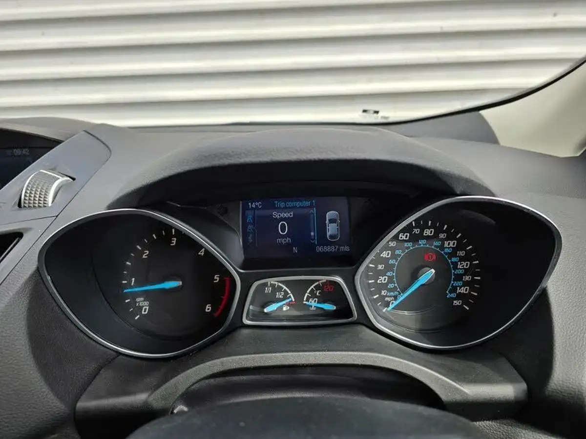 2016-ford-kuga-20tdci-zetec-big-19