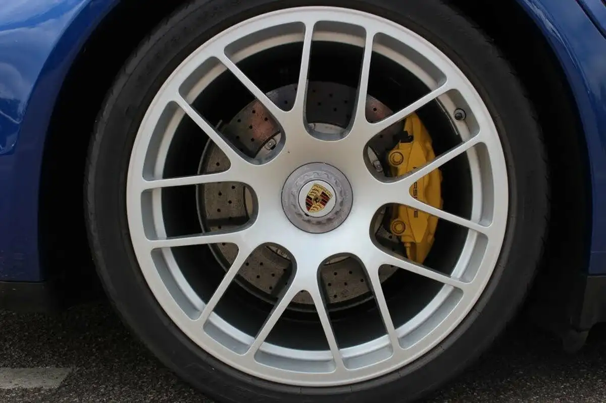 2010-porsche-911-38-turbo-s-coupe-big-25