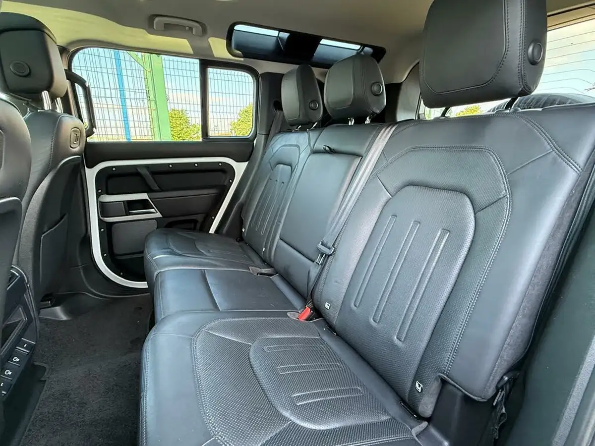 2021-land-rover-110-defender-30-d250-hse-big-23