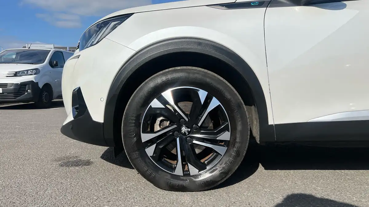 2022-peugeot-2008-suv-e-gt-big-13