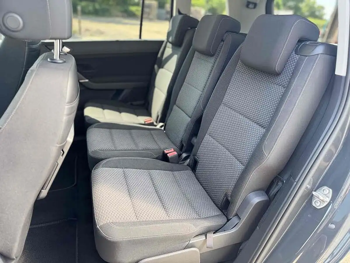2018-volkswagen-touran-20tdi-se-family-dsg-big-18
