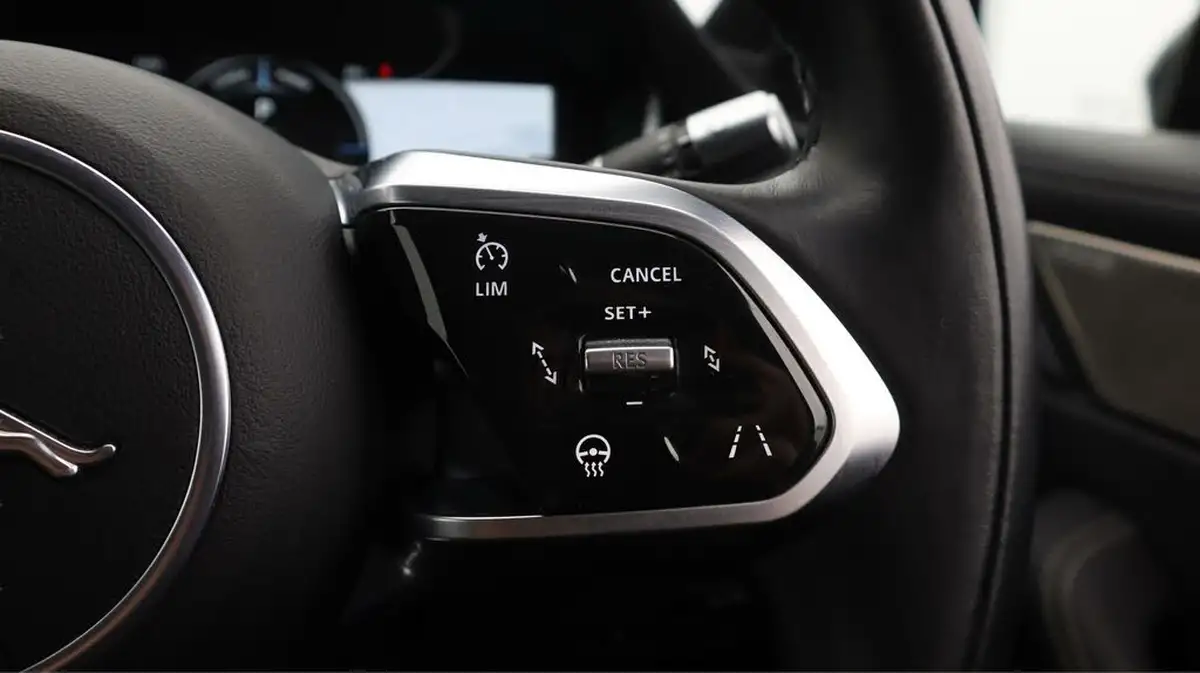 2022-jaguar-i-pace-ev400-hse-black-big-28