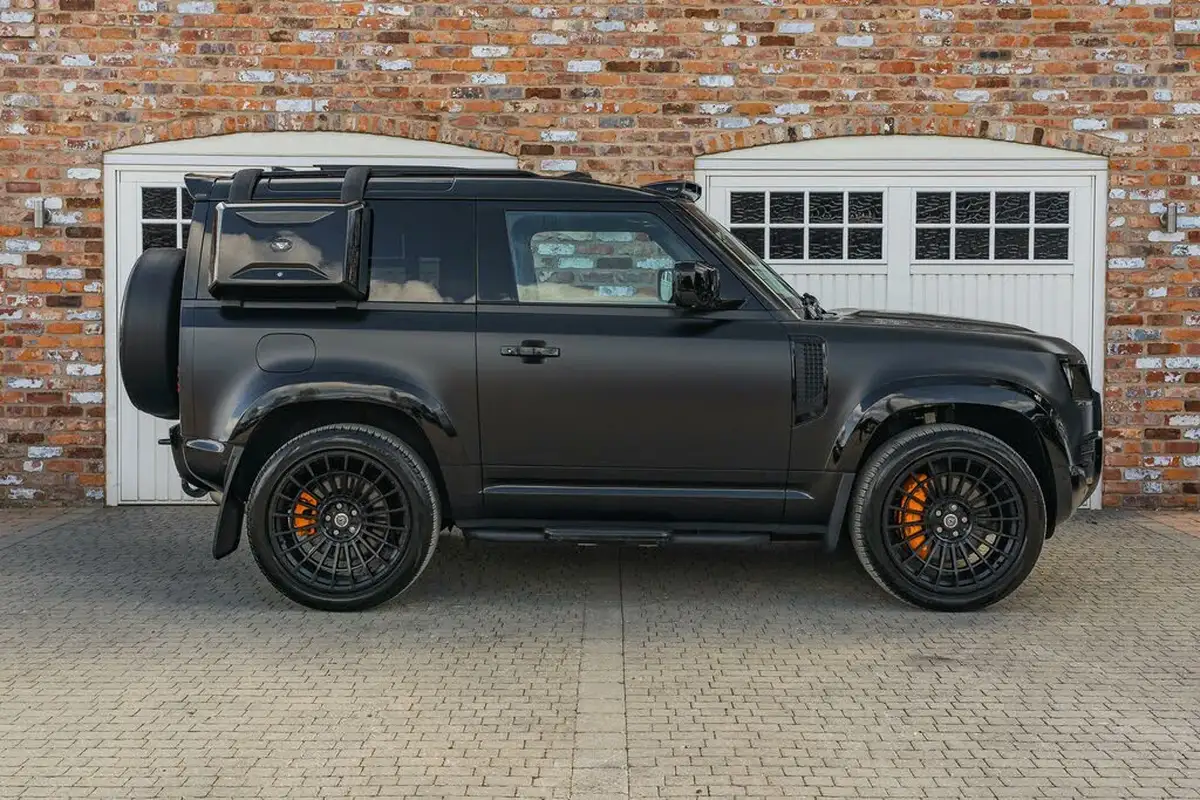 2023-land-rover-90-defender-big-24