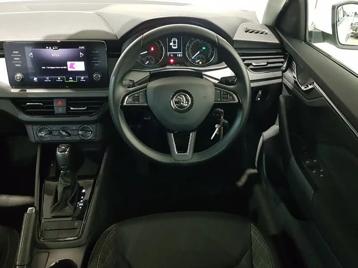 2020-skoda-scala-15-tsi-se-dsg-big-10