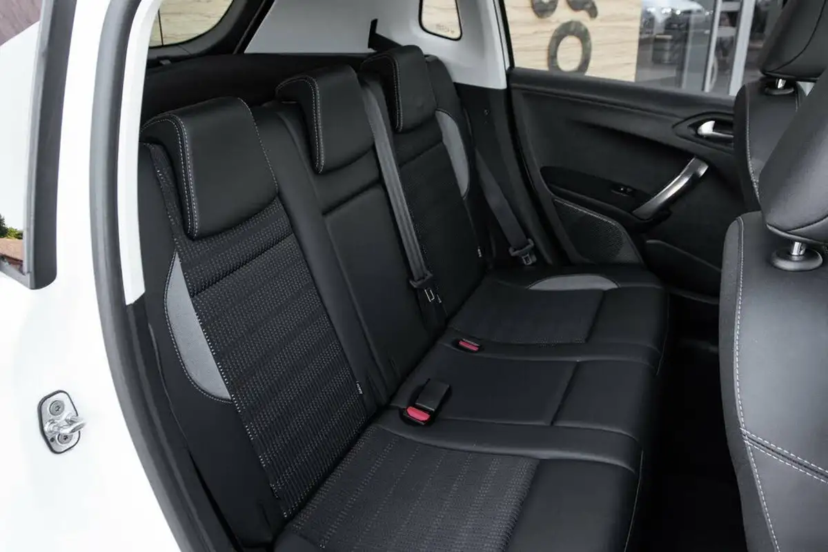 2018-peugeot-2008-suv-12-puretech-allure-premium-ss-big-34