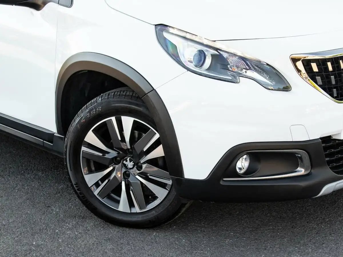 2018-peugeot-2008-suv-12-puretech-allure-premium-ss-big-10