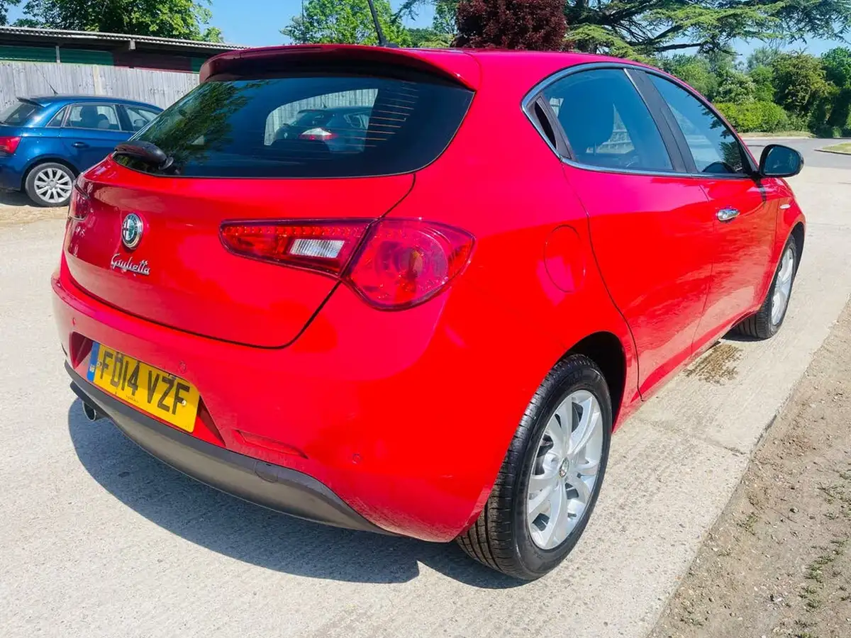 2014-alfa-romeo-giulietta-16td-distinctive-big-13