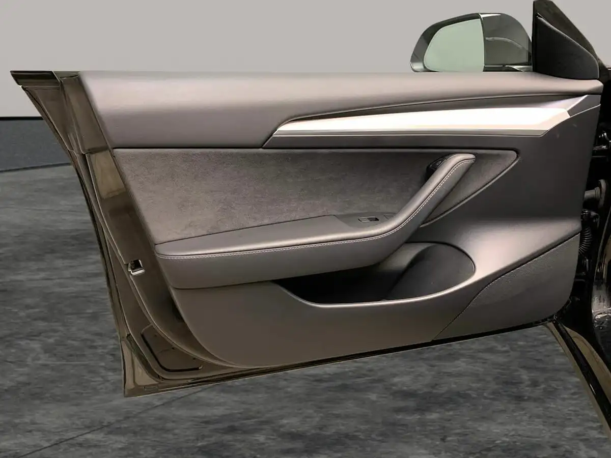 2022-tesla-model-3-e-performance-big-33