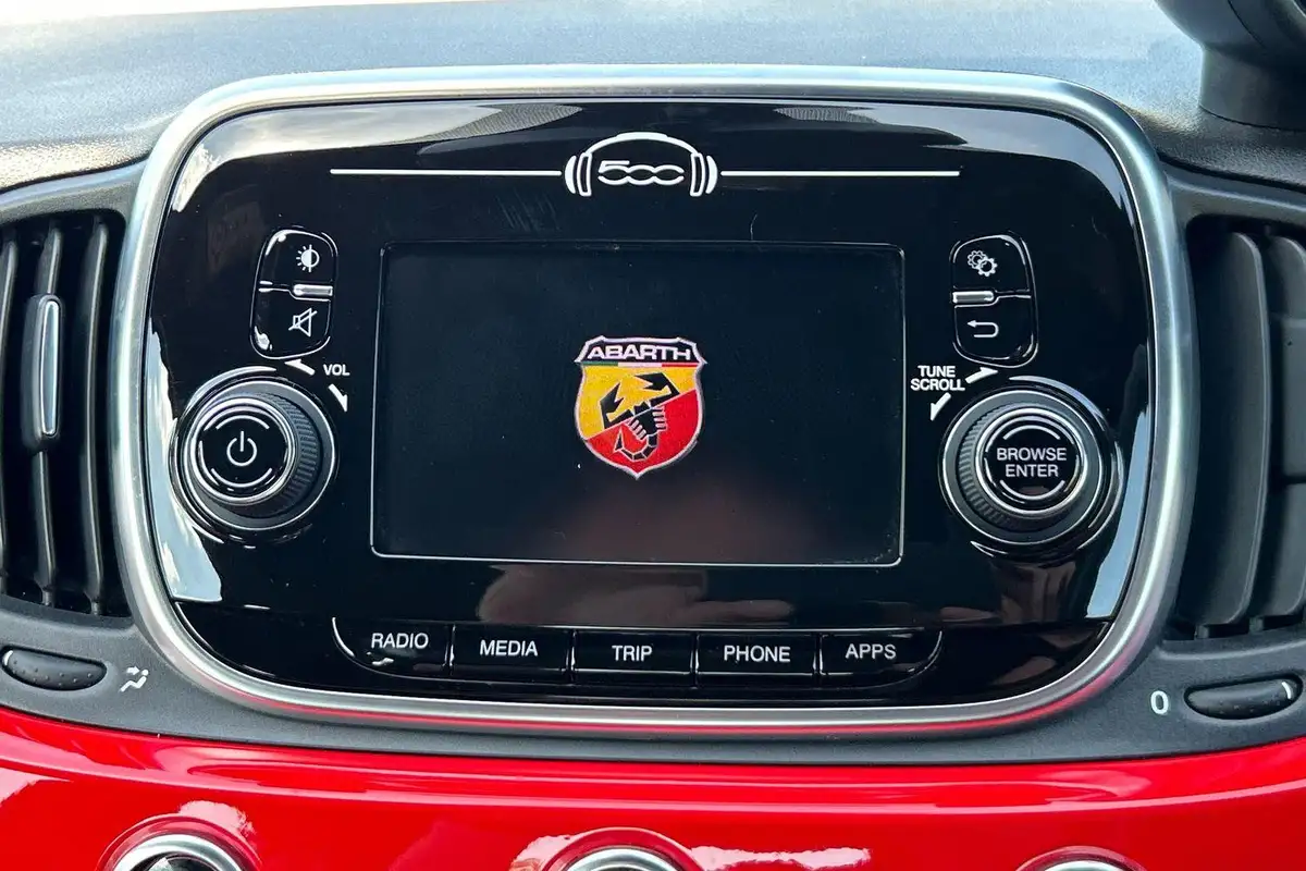 2021-abarth-595-14-tjet-big-10