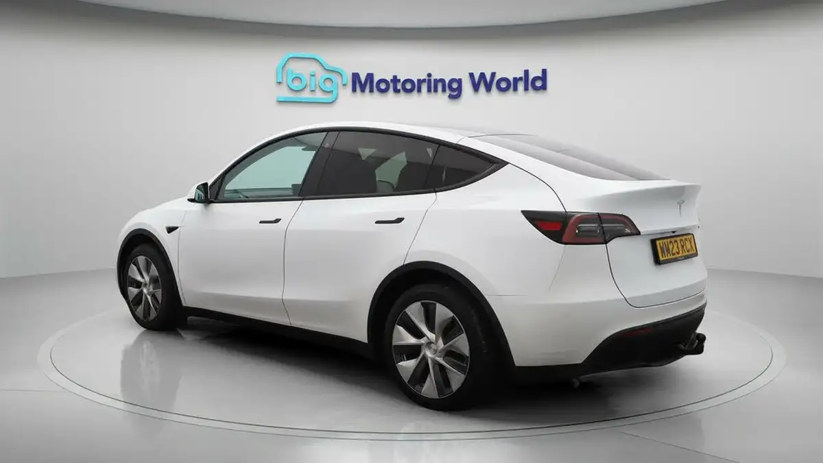 2023-tesla-model-y-e-rwd-big-5