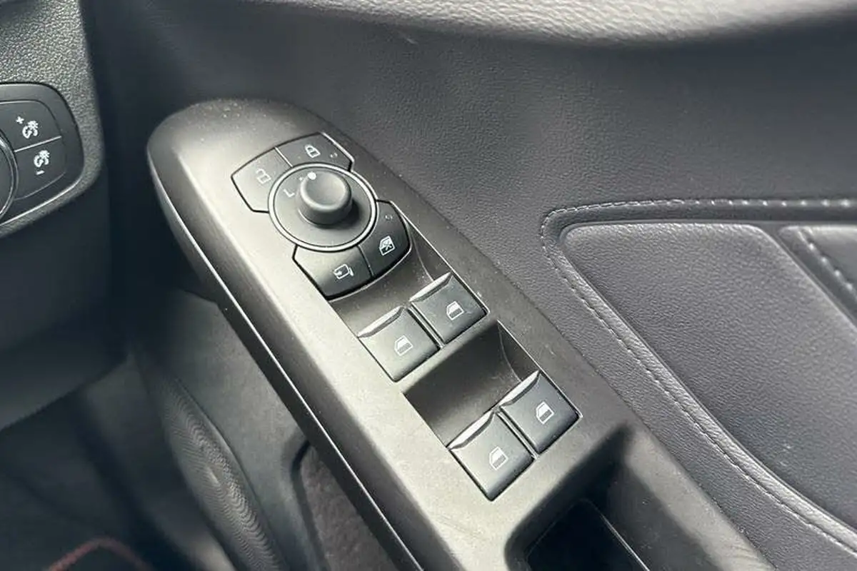 2024-ford-focus-10t-st-line-x-155ps-hatchback-powershift-big-15