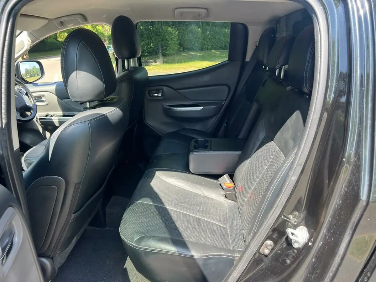 2017-mitsubishi-l200-24di-d-warrior-178bhp-eu6-auto-big-12