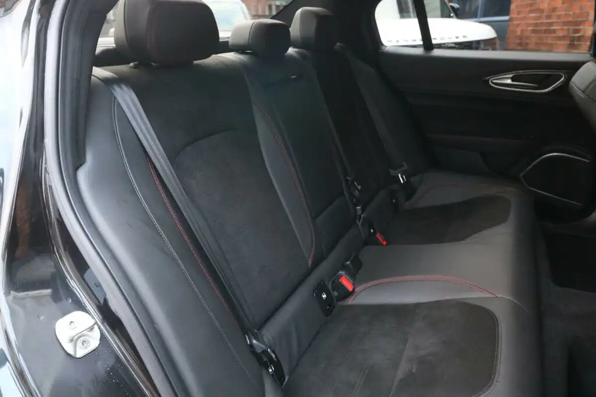 2020-alfa-romeo-giulia-29-biturbo-quadrifoglio-big-11