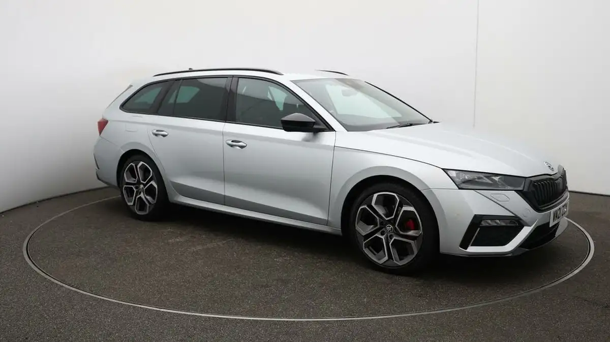2021-skoda-octavia-20tdi-vrs-estate-big-45